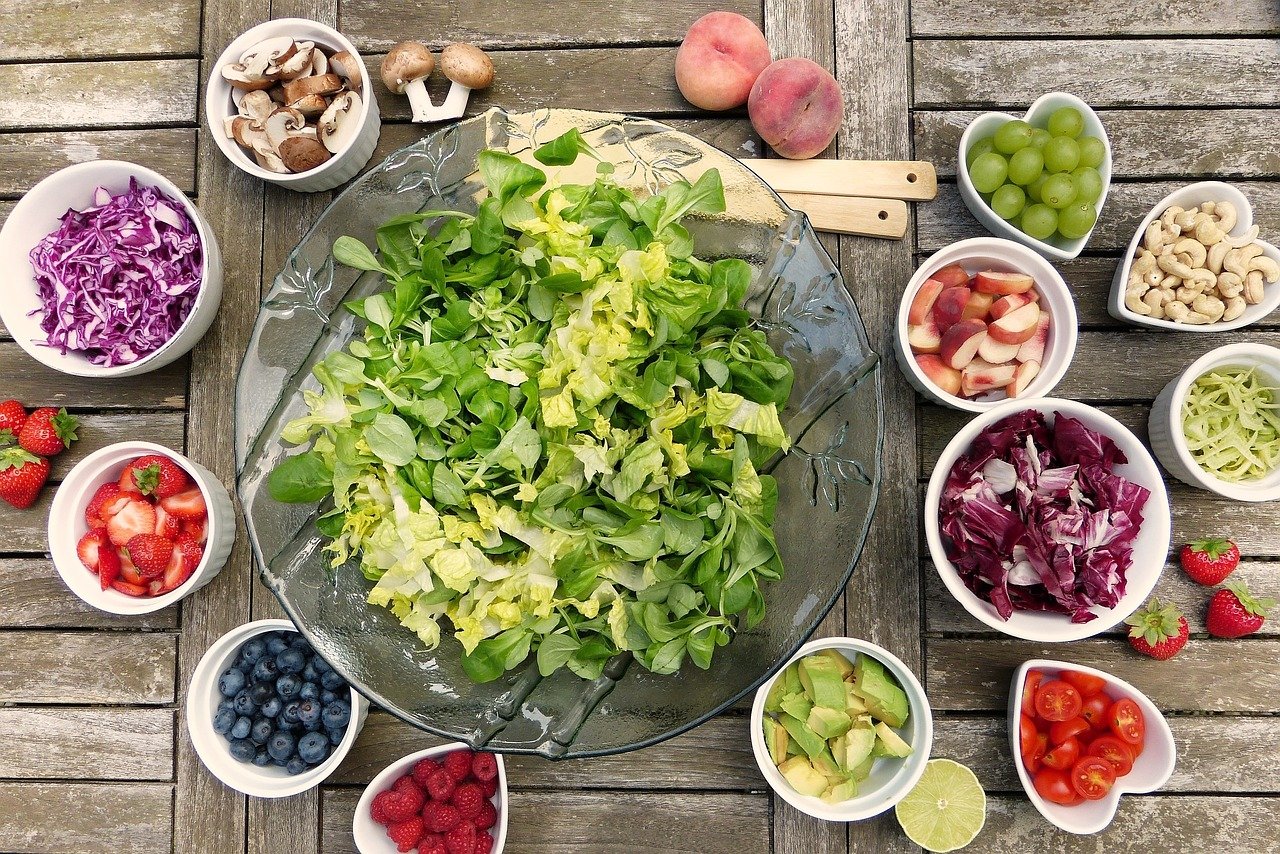 How to make a salad as a meal?